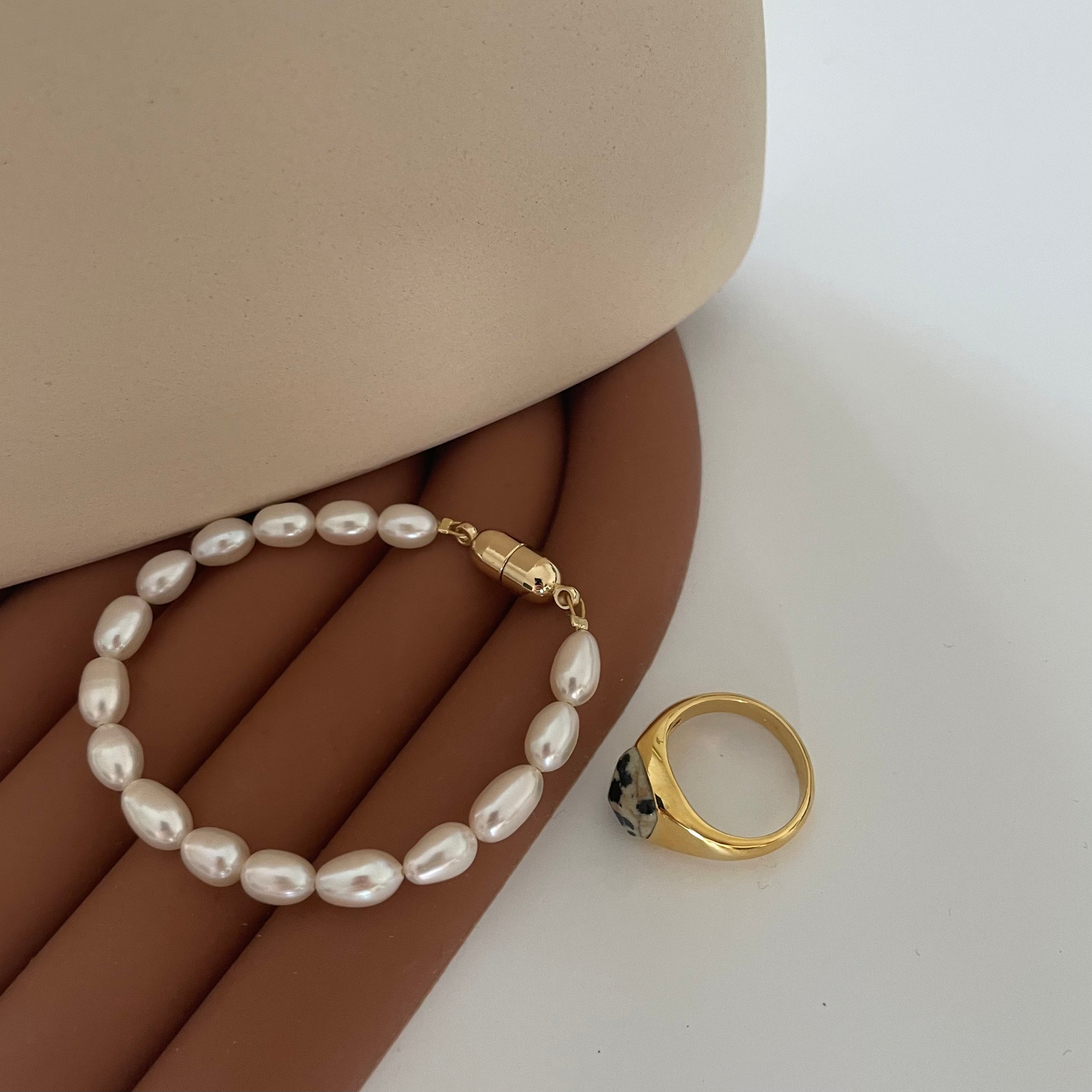 Classic Oval Pearl Bracelet with Magnetic Clasp