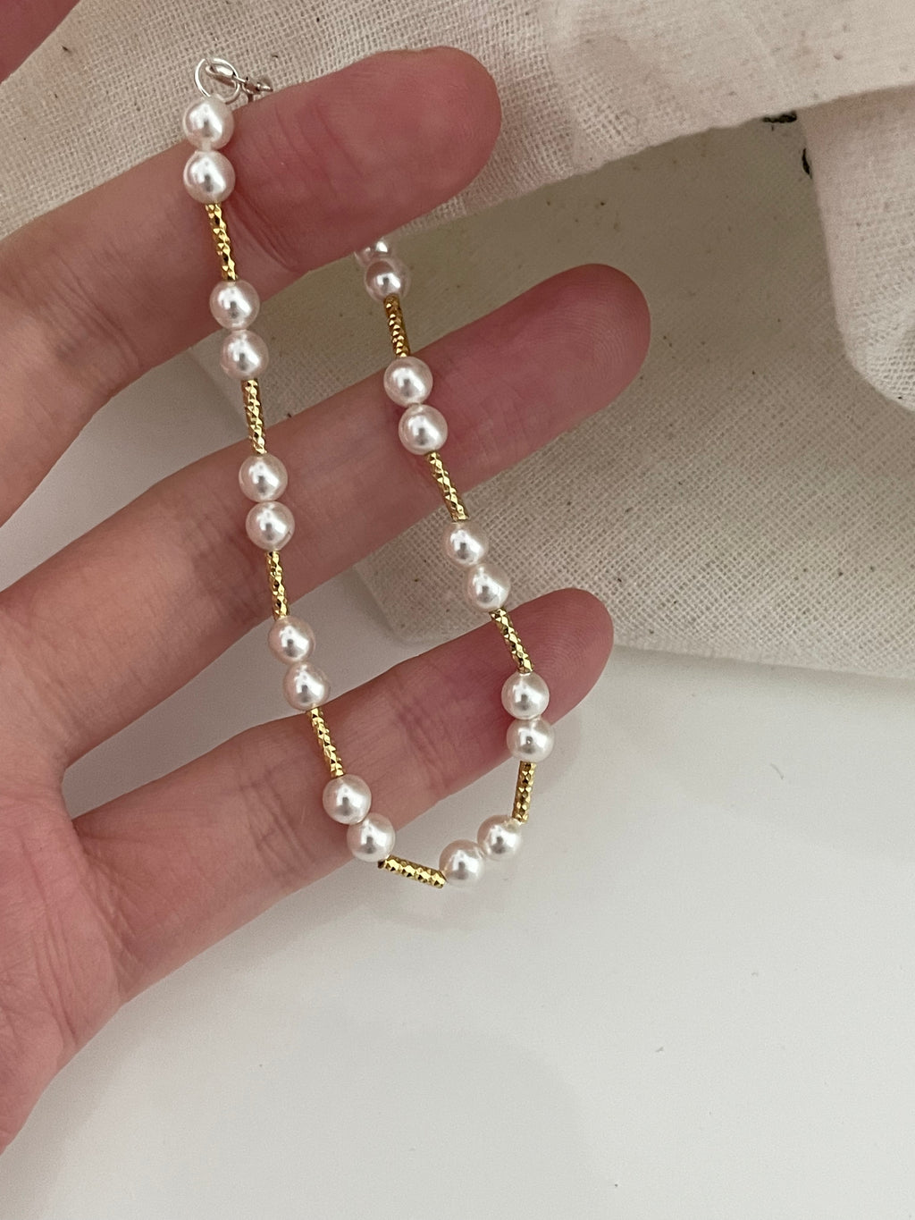 Classic Rhythm Swarovski Pearl & Textured Gold Bar Bracelet - S925 Silver Plated