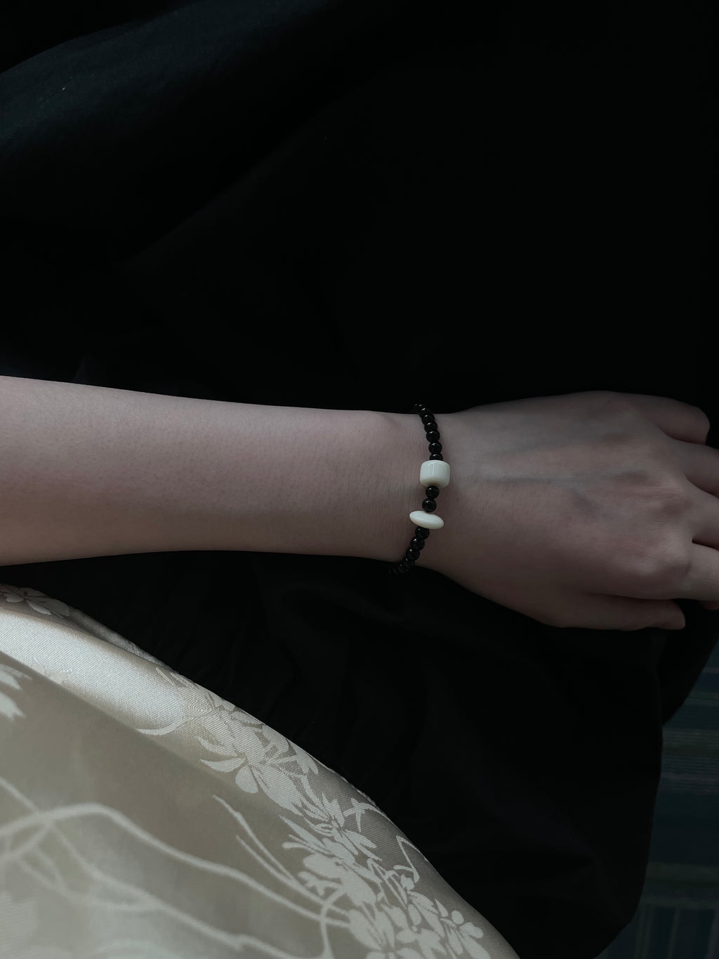 Minimalist Black & Cream Agate Beaded Elastic Bracelet - Natural Stone