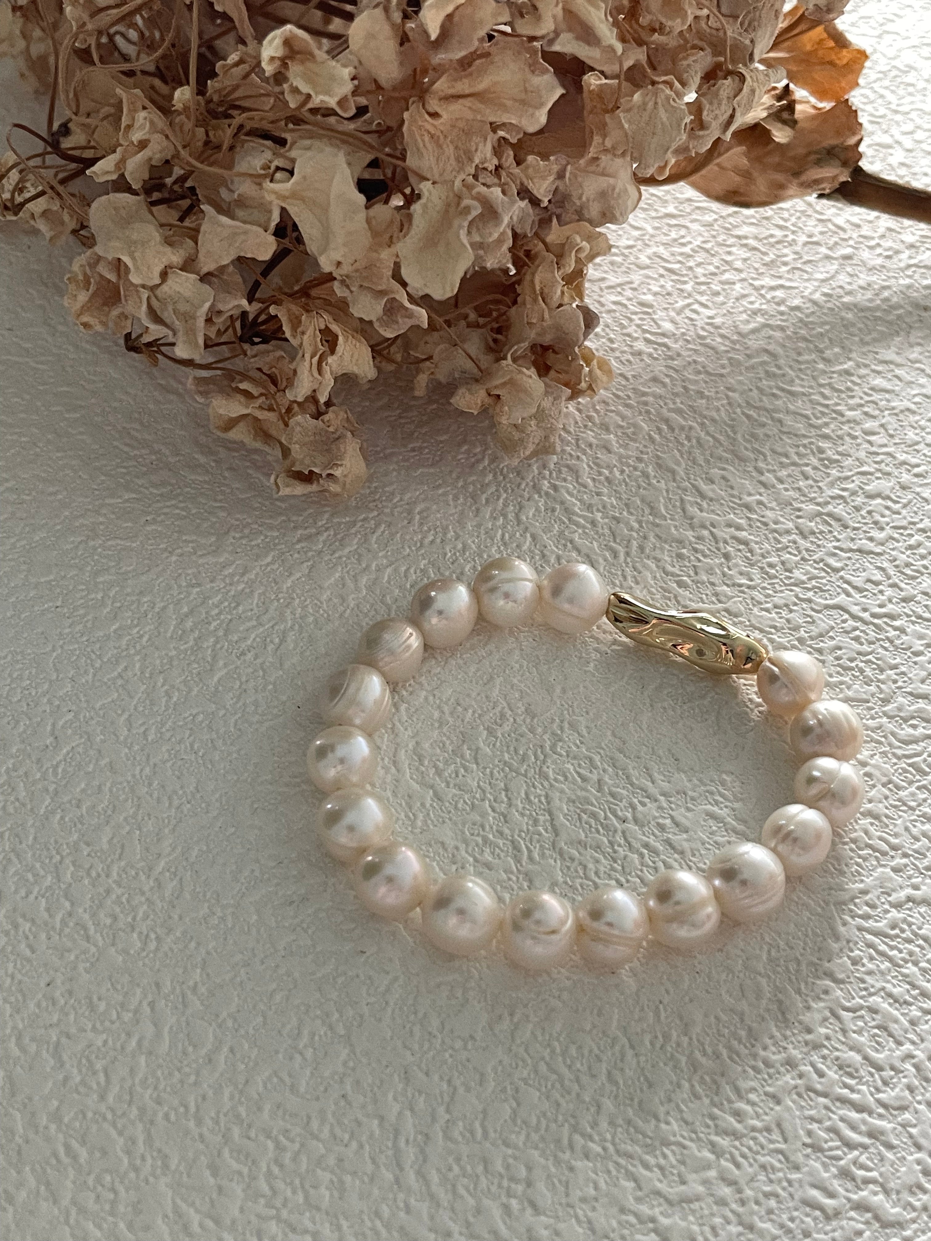 The 'Helix' Classic Pearl Bracelet