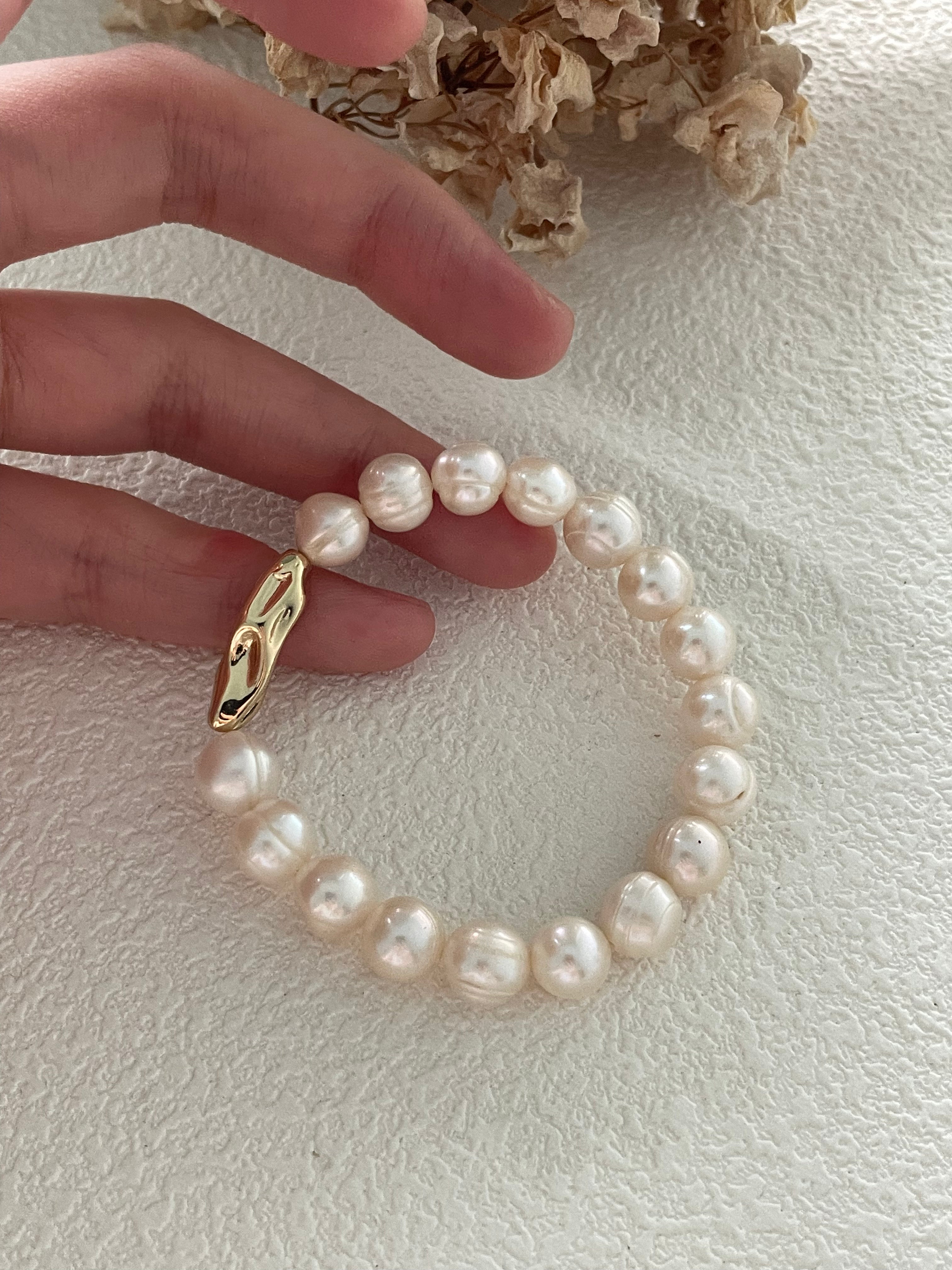 The 'Helix' Classic Pearl Bracelet