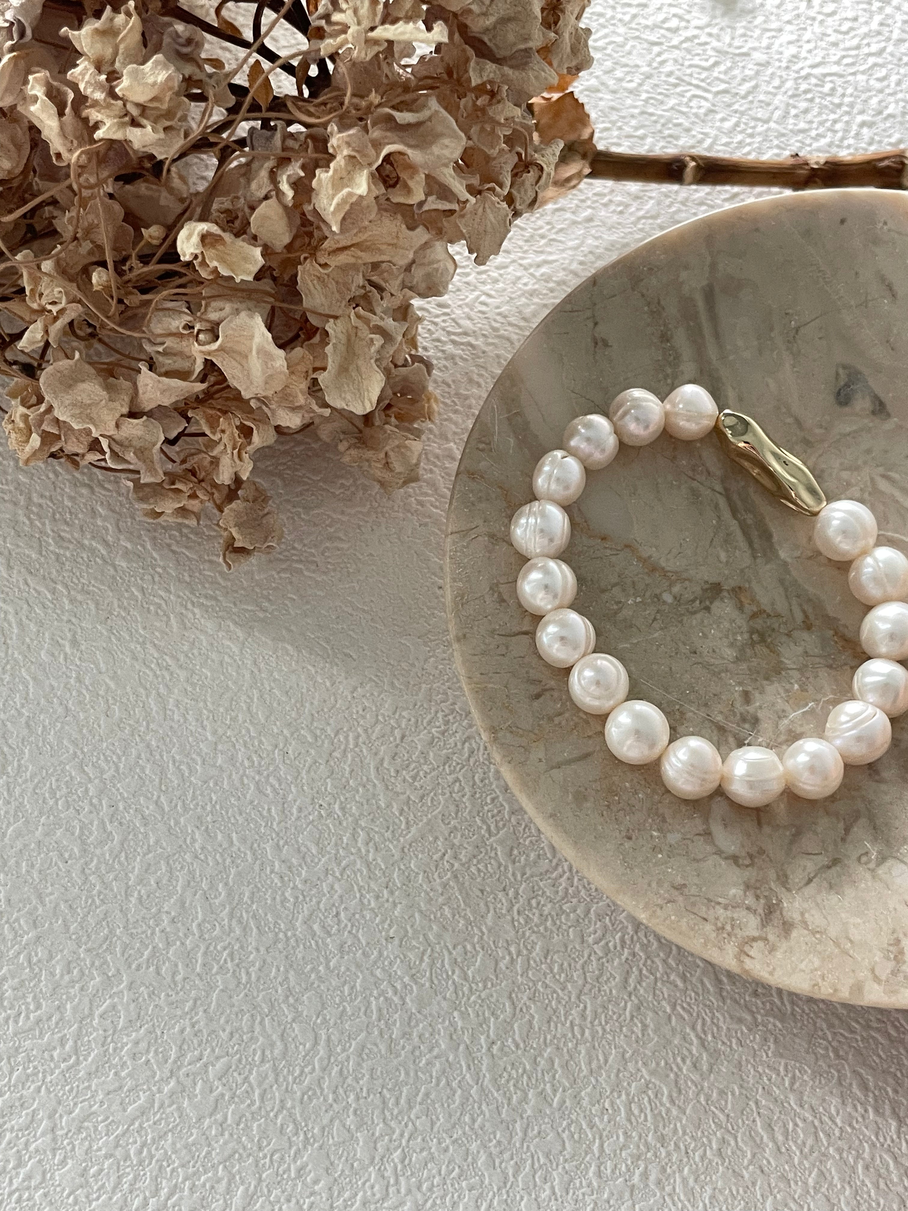 The 'Helix' Classic Pearl Bracelet