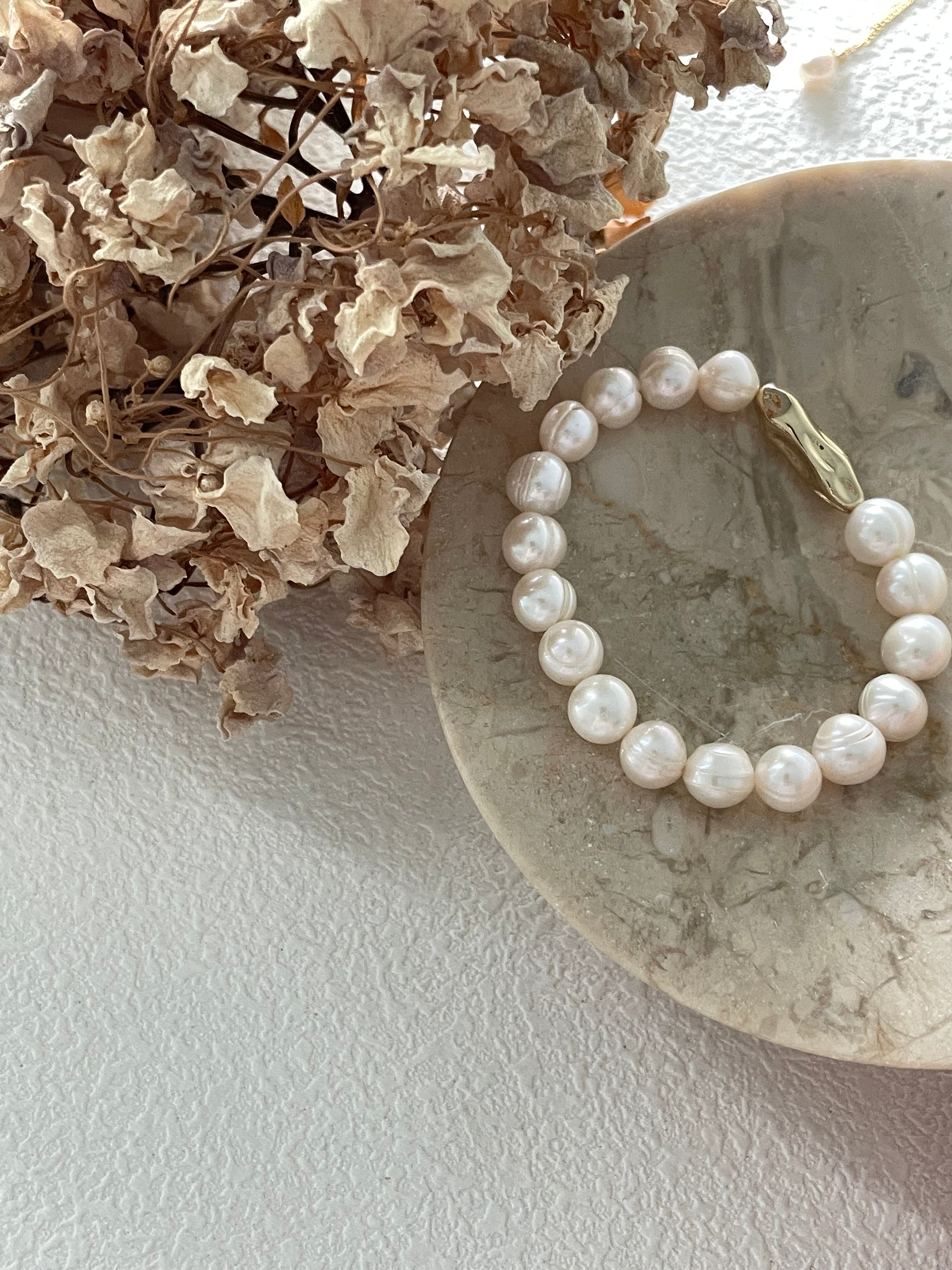 The 'Helix' Classic Pearl Bracelet