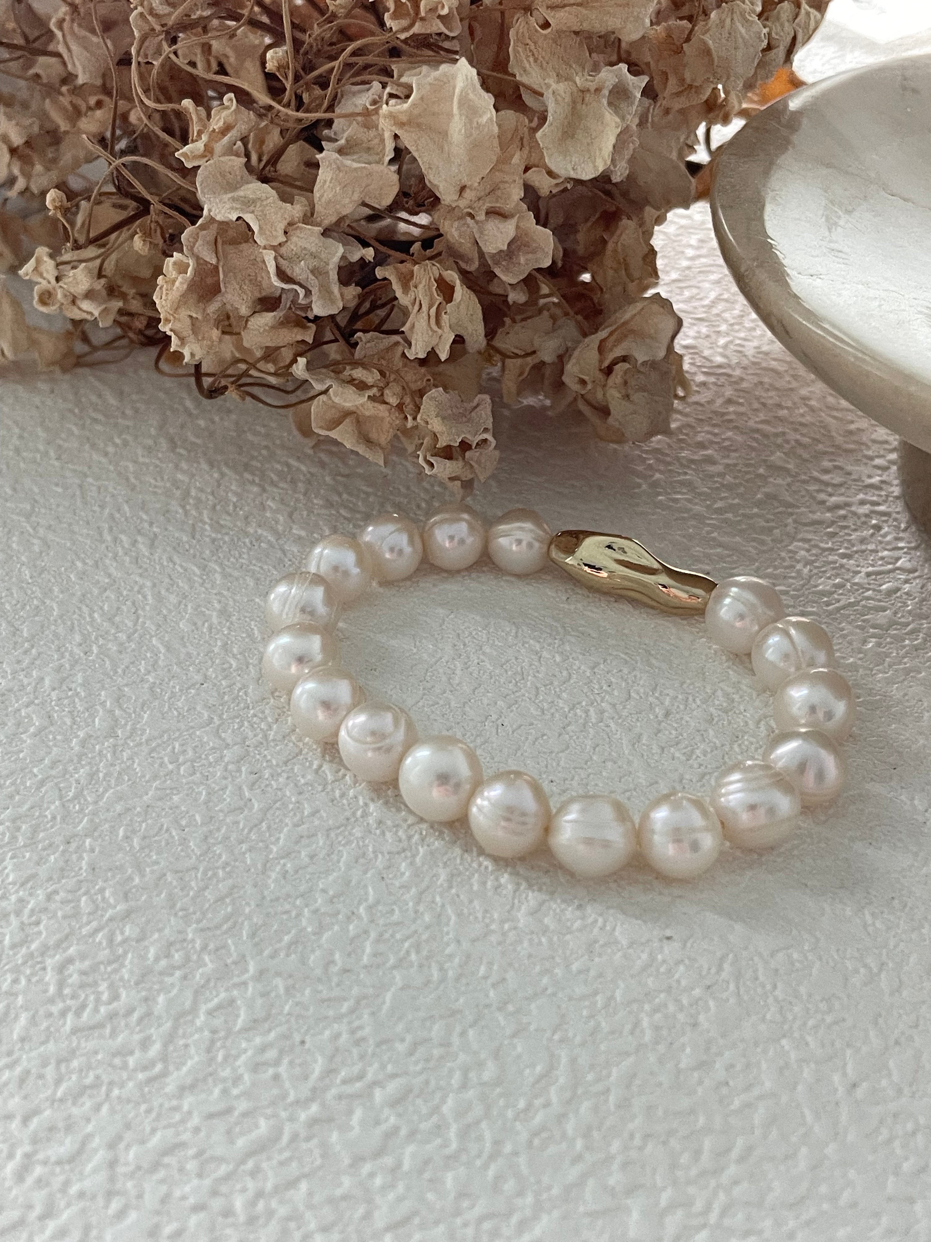 The 'Helix' Classic Pearl Bracelet